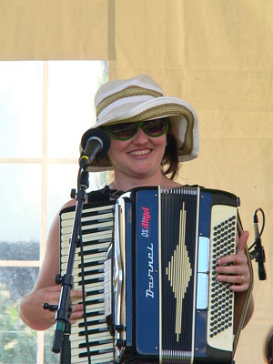 photo of Cynthia Hopkins (Gloria Deluxe)